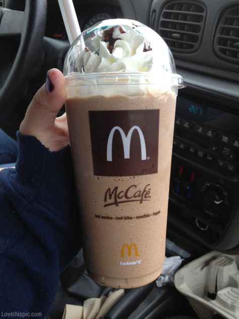 Mocha frappe drinks McDonald's mocha frappes are the BEST handsdown ;) Mcdonalds Mocha Frappe, Resep Starbuck, Mocha Frappe, Resep Diet, Starbucks Recipes, Think Food, Food Drinks Dessert, Food Goals, Order Food