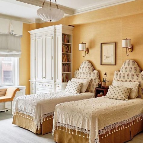 Twin Beds Guest Room, Boot Rooms, Park Avenue Apartment, Bedroom Design Inspiration, Timeless Interior, Twin Beds, Twin Bedroom, Pretty Bedroom, Room Remodeling