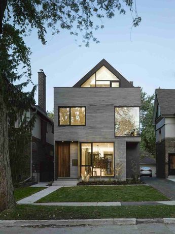 Natural and Smart Characteristic of Moore Park Residence in Toronto, Canada | Home Design Lover Toronto Neighbourhoods, Toronto Houses, Modern Architecture Design, Modern Properties, Storey Homes, Modern Windows, Design Exterior, Modern Architecture House, Facade House