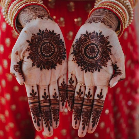 @hennamebeautiful shared a photo on Instagram: “Last day to order your henna cones to get them in time for Eid! Link in bio to order. The stain is absolutely stunning! Refer to the pic…” • May 17, 2020 at 4:26pm UTC Bunch Mehndi Design, Round Mehndi Designs, Hand Circle, Tikki Mehndi Design, Tikki Mehndi, Round Mehndi, Round Mehndi Design, Palm Mehndi Design, Mehndi Designs Simple