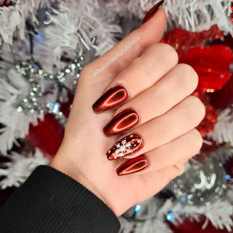 Christmas nails, coffin, long, short, red mirror, snowflake Metallic Red Christmas Nails, Christmas Nails Coffin Long, Red Mirror Nails, Red Chrome Christmas Nails, Chrome Christmas Nails, Metallic Nail Designs, Christmas Nails Coffin, Nails Coffin Long, Nail Design 2023