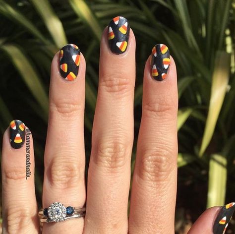 Bat Nail Designs, Corn Nails, Nails Pumpkin, Halloween Nail Art Designs, Fun Halloween Nails, Candy Corn Nails, Mail Inspo, Nail Designs Short, Bat Nails