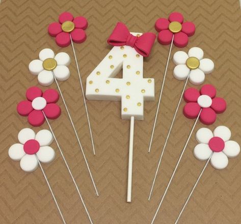 Fondant Numbers Topper, Fondant Daisies, Fondant Numbers, Flowers Fondant, Topper Fondant, Cake Decorating Courses, Number Cake Toppers, Fantasy Cake, Cake Decorating With Fondant