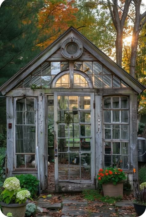 Diy Greenhouse Old Windows, Greenhouse From Old Windows Diy, Greenhouse From Old Windows, Green House And Garden, Vintage Greenhouse, Old Window Greenhouse, Rustic Greenhouses, Sunroom Conservatory, Art Deco Farmhouse