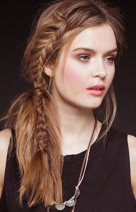 Chignon Bun, Josephine Skriver, 2015 Hairstyles, Peinados Fáciles Para Cabello Corto, Hair Styles 2017, Funky Hairstyles, Natural Hair Styles Easy, Fringe Hairstyles, Everyday Hairstyles