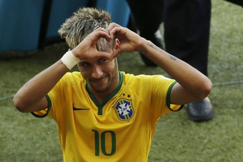 Praying for Ney's successful recovery! Neymar 2014, Neymar Senior, Neymar Injury, Neymar Jr 2014, Neymar Brazil, Soccer Quotes, Fox Sports, Soccer Player, Home Sport