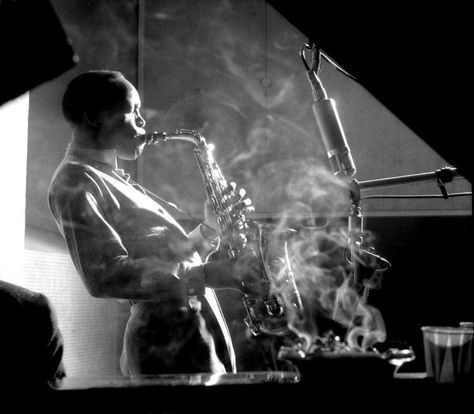 Sonny Stitt recording in New York, 1953, photo by Herman Leonard Sonny Stitt, Jazz Aesthetic, Della Reese, Arte Jazz, Jazz Night, Jazz Bar, Jazz Art, Billie Holiday, Jazz Club