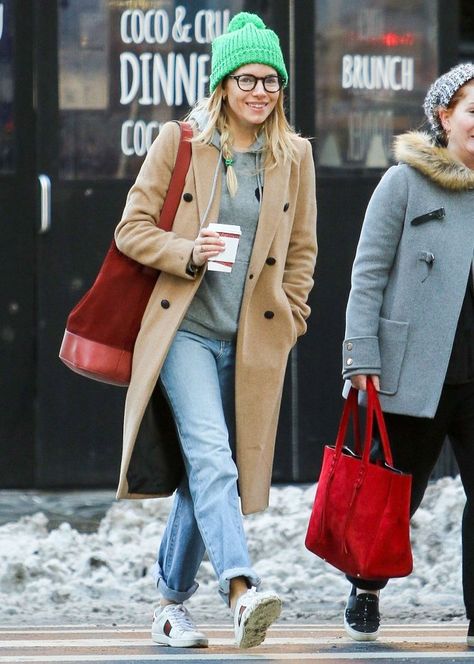 Sienna Miller Glasses, Sienna Miller Style Boho, Sienna Miller Winter Style, Sienna Miller Street Style, Siena Miller, Sienna Miller Style, Chic Winter Outfits, Leighton Meester, Sienna Miller