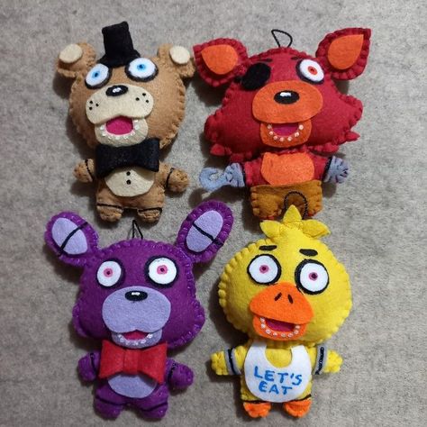 Fnaf Felt Plush, Fnaf Diy, Fnaf Plushies, Plushies Diy, Fnaf Crafts, Felt Plushie, Felt Doll Pattern, Felt Keychain, Cute Squishies