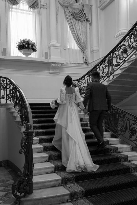 Courthouse Wedding Photos, Minimal Wedding Dress, Bridal Songs, Wedding Photography Styles, Luxury Wedding Photography, Wedding Engagement Photos, Bridal Photography, Wedding Photography Poses, Bespoke Wedding