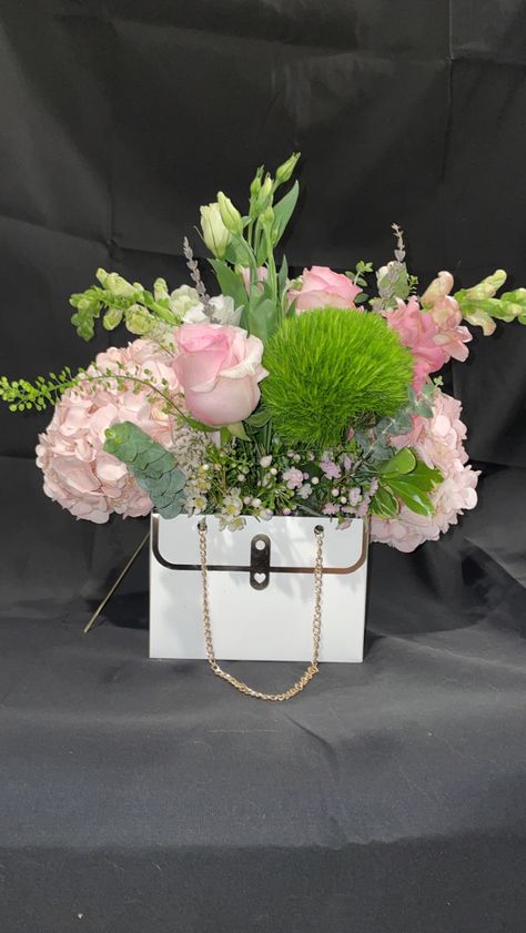 Creative Flower Arrangements, Pretty In Pink, Flower Arrangements, Presentation, Purse, Floral, Flowers, Pink