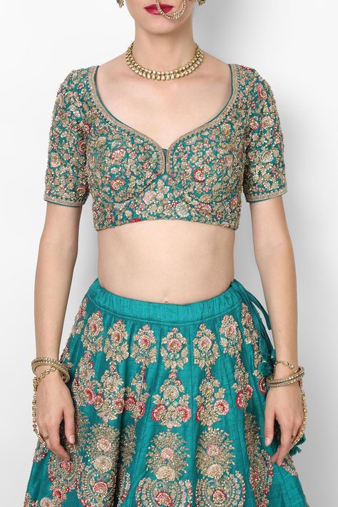 Sabyachi Blouse Design, Bridal Lehenga Blouse Designs Latest, Lehnga Blouse Back Neck Designs Latest, Bridal Choli Blouse Design, Lehnga Blouse Designs Latest Bridal, Sabhya Sachi Lehenga Blouse, Bridal Lengha Blouse Designs, Lehenga Blouse Neck Designs, Sabyasachi Blouse Designs Pattern