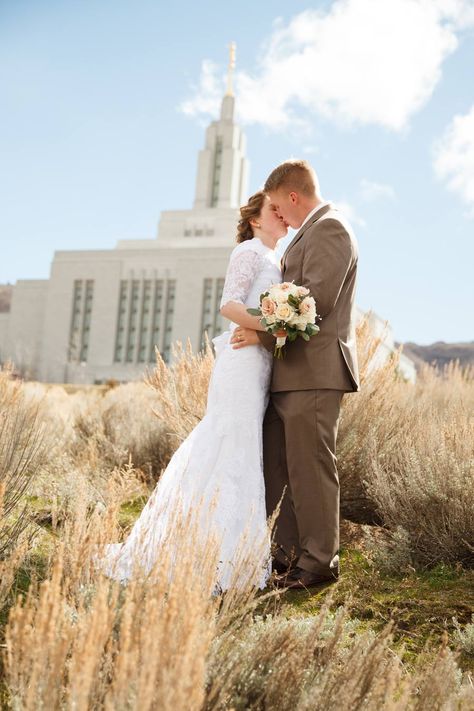 Draper Temple Wedding, Draper Temple, Draper Utah, Community Library, Utah Temples, Vintage Wedding Theme, Temple Wedding, No Rain, Wedding Pics