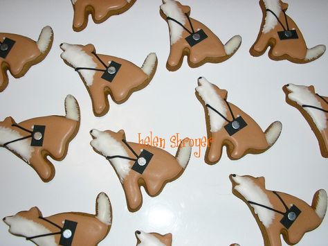 Coyote Photo cookies (for Toronto-based photographer) Coyote Cookies Decorated, Photo Cookies, Royal Cookies, Cookies Decorated, Mini Desserts, Decorated Cookies, Food Recipe, Cookie Decorating, Toronto