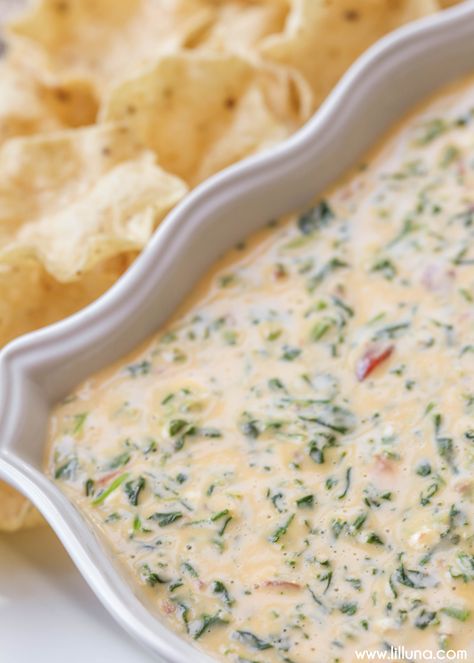 Cheesy Spinach and Bacon Dip Fiesta Spinach Dip, Tortilla Dip, Spinach Bacon Dip, Dried Cilantro, Spinach And Bacon, Delicious Dips, Party Dip Recipes, Cheesy Spinach, Spinach Dip Recipe