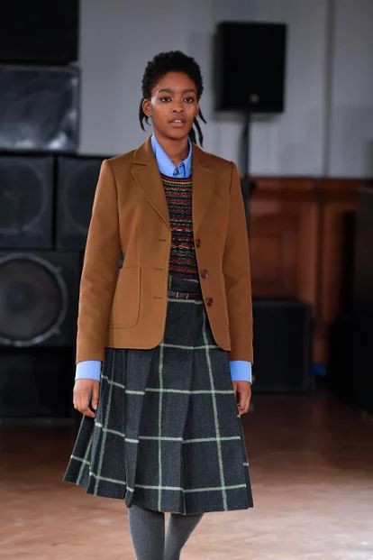 Polish Your Loafers & Perfect Your Pleats, Here’s How To Nail The Preppy Trend | British Vogue Southern Academia, 80s Preppy Fashion, Penny Loafers Outfit, Preppy Trends, Hope Fashion, Preppy Accessories, Loafers Outfit, Campus Style, Camel Coat