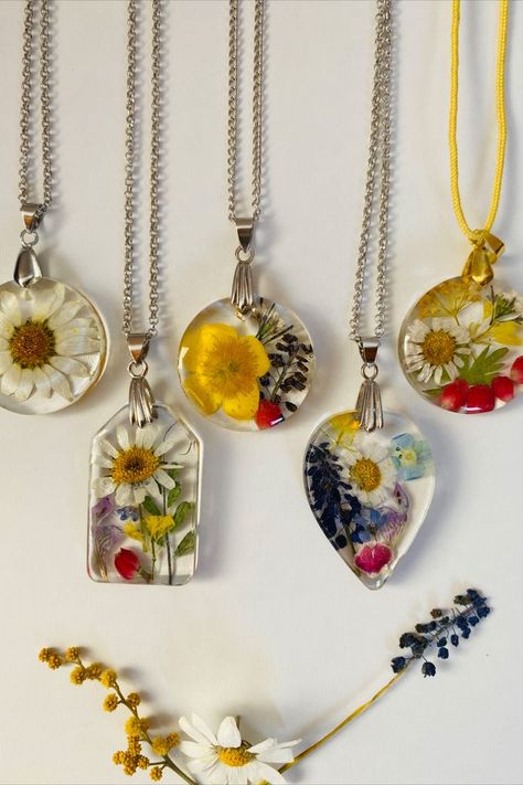 handmade pressed flower necklace, daisy necklace, buttercup necklace, rose petals, blue grape hyacinth and wildflowers necklaces Flower Necklace Diy, Diy Resin Flowers, Grape Hyacinth, Pressed Flower Crafts, Pressed Flower Necklace, Daisy Necklace, Pressed Flower Art, Necklace Rose, Flower Petal