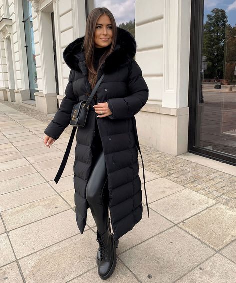 Shoppt unsere Bestseller Jacke MAY☺️🫶🏽 hält extrem warm☺️ kommt nächste Woche auch in camel und dunkelbraun. Parka Outfit, Classic Outfits For Women, Winter Coat Outfits, Down Winter Coats, Black Parka, New York Outfits, Europe Outfits, Wind Protection, Cozy Winter Outfits