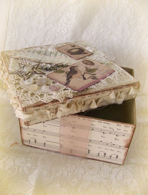 Altered Box Stary Papier, Altered Box, Decorated Boxes, Shabby Chic Boxes, Altered Tins, Decoupage Box, Shabby Chic Crafts, Altered Bottles, Altered Boxes