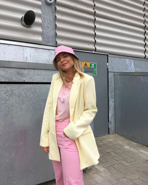 Scandinavian Influencers Outfit Ideas: Emma Moldt Scandi Influencers, Mode Pastel, Pastel Outfit, Pastel Fashion, Outfit Look, Work Outfits Women, Colourful Outfits, Office Outfits, Fashion Classy