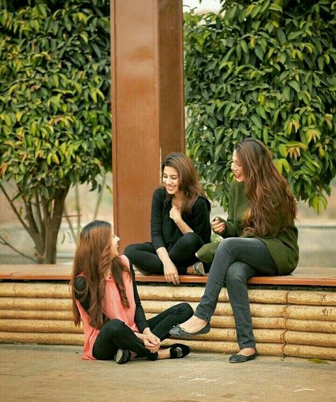 We three queens 3 Frds Pic, 3 Friends Dp, Dps For Whatsapp, Friends Dp, Stylish Girls Dp, Group Pose, Group Picture Poses, Bff Photography, Sisters Photoshoot Poses