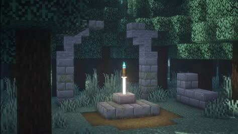 Minecraft Excalibur, Minecraft Ritual, Grave Minecraft, Minecraft Cave Design, Minecraft Graveyard Ideas, Minecraft Sign Post, Minecraft Altar, Minecraft Cemetery, Minecraft Graveyard