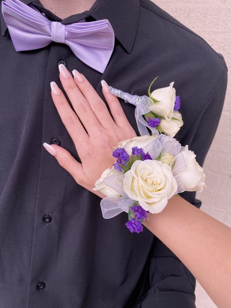 Silk Corsages Prom, Pretty Prom Corsages, Corsages For Prom Purple, Corsage And Boutonniere Set Prom, Light Purple Prom Flowers, Corsage Inspo Prom, Lavender Prom Couple Ideas, Light Purple Hoco Couple, Lavender Hoco Couple