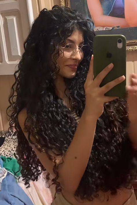 Waist Long Curly Hair, Very Long Curly Hair Natural Curls, Hip Length Curly Hair, Long 3a Hair, Long Big Curly Hair, Hair Goals Aesthetic, Super Long Curly Hair, Chocolate Brown Curly Hair, Dark Brown Curly Hair