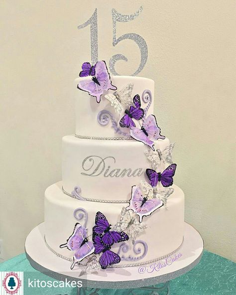 Lilac Butterfly Quinceanera Cake, Quince Cake Ideas Purple, Purple And Gold Quince Cake, Lavender Quince Cake, Lavender Sweet 16 Cake, Sweet 16 Purple Butterfly Theme, Purple Quince Cake, Lavender Quinceanera Decorations, Quince Cake Ideas