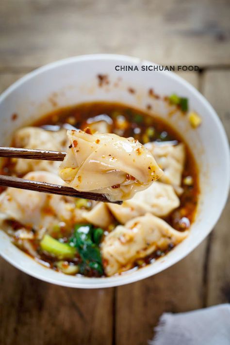 The ultimate guide to wonton soup Authentic Wonton Soup Recipe, Won Ton Soup Recipe, Chinese Dumpling Soup, Pf Chang Wonton Soup Recipe, Chinese Wonton Soup, Wonton Soup Broth, Lazy Wonton Soup Allrecipes, Wor Wonton Soup, Wonton Noodle Soup