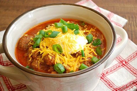 We hit a bitter cold front and that calls for something warm and hearty! On the menu is this Steakhouse Texas Chili which is loaded with smo... Steakhouse Chili, Texas Chili Recipe, Meat Chili, Texas Chili, Chili Toppings, Curry Stew, Chili Ingredients, Mario Batali, Fire Roasted