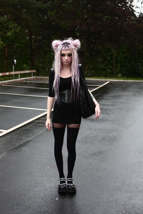 Really like her style Moda Grunge, Scene Girl, Goth Outfit, Pastel Goth Fashion, Hipster Grunge, Rock Chic, Estilo Punk, Punk Outfits