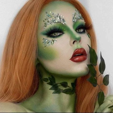 Poison Ivy Accessories, Posion Ivy Makeup Looks, Poison Ivy Costume Diy, Poison Ivy Character, Poison Ivy Makeup, Poison Ivy Halloween Costume, Halloweenský Makeup, Ivy Costume, Poison Ivy Cosplay