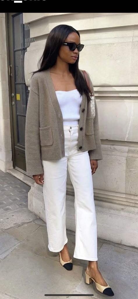 Going Out Work Outfits, White Jeans Work Outfit, Newport Outfits, Modern Business Attire Women, Irish Summer, Closet Revamp, Jeans Outfit Spring, Conservative Outfits, Straight Leg Jeans Outfits