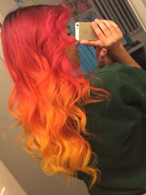 Red Orange Ombre Hair, Red And Orange Hair, Orange Ombre Hair, Cheveux Oranges, Dyed Hair Ombre, Red Ombre Hair, Dyed Hair Pastel, Fire Hair, Snakebites