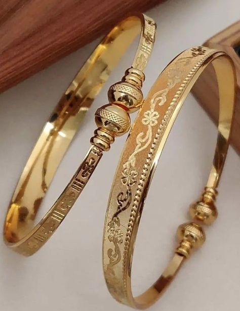 Gold Kadas For Ladies, Kadiyam For Women Gold, Gold Kadiyam For Ladies, Women Kada Designs Gold, Ladies Kada Gold Design, Ladies Kada Gold, Kangan Gold Bangle Set, Kada Bracelet Gold For Women, Gold Kada Design For Women