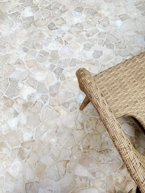 Mediterranean Garden Tiles, Mediterranean Garden Inspiration, Mediterranean Floor Tiles, Mediterranean Flooring, Spanish Flooring, Floor Architecture, Tiles Mediterranean, Bathroom Tile Design Ideas, Tile Design Ideas