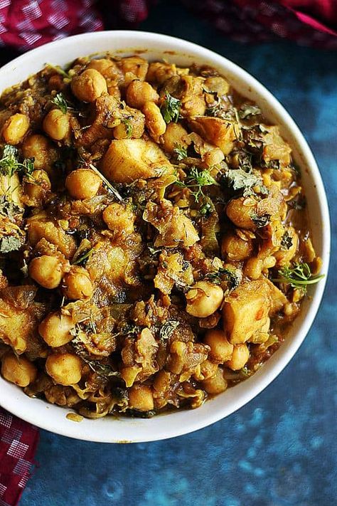 Chickpea Potato Curry Chickpea Potato Curry, Chana Aloo, Potato Chickpea Curry, Chickpea Potato, Curry With Potatoes, Chickpea And Potato Curry, Vegan Potato Recipes, Aloo Curry, Potato Chickpea