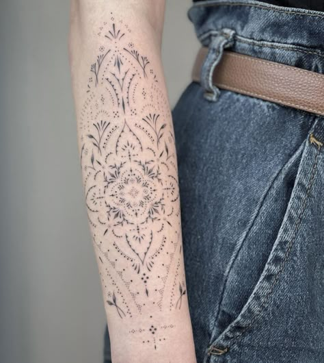 Blum Ttt Tattoo, Bohemian Tattoo, Lace Tattoo Design, Earthy Tattoos, Mandala Hand Tattoos, Dot Tattoos, Henna Inspired Tattoos, Henna Tattoo Designs Hand, Small Girl Tattoos