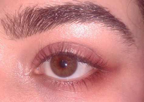 Brown Eyeshadow Under Eye, Brown And Red Eye Makeup, Brown Eyes Red Eyeshadow, Red Undereye Makeup Aesthetic, Red Eyeshadow Under Eyes, Burgundy Eyeliner Brown Eyes, Undereye Eyeshadow Makeup, Red Undereye Makeup, Eyeshadow Under The Eye