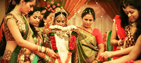 भारतीय दुल्हन संबंधी, Indian Matrimony, Matrimonial Sites, Gujarati Wedding, Indian Wedding Couple, Wedding Rituals, Indian Bridal Makeup, Punjabi Wedding, Fun Wedding Photography