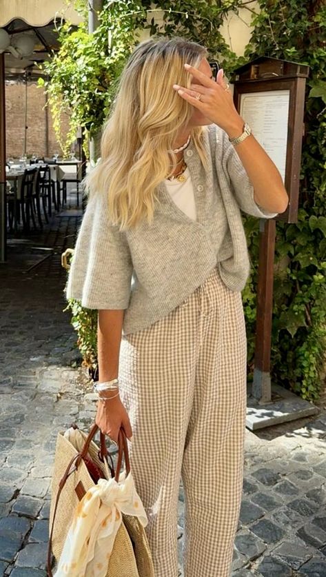 Sophisticated Mom Style, Minimal Cottagecore Outfits, Summer In New Zealand Outfits, Casual Italian Outfits, Cute Work Appropriate Outfits, Relaxed Fall Outfit, New Zealand Outfits Spring, Casual House Outfit, Ghanda Clothing Aesthetic