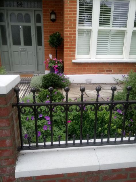 Driveway Wall With Railings, Edwardian Terrace Front Garden, Front Door Colours Victorian Terrace, Victorian Front Garden Wall, Edwardian Front Garden, Edwardian Railings, Edwardian Exterior, Victorian Front Garden Ideas, Terrace House Front Garden