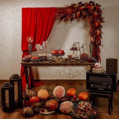 Yalda Table Design, Yalda Night Design, Yalda Decor, Yalda Night Ideas Decor, Shab Yalda Decoration, Yalda Design Idea, Norooz Design, Nowruz Table, Flower Invitation Card