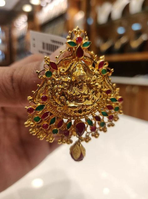 Lakshmi Dollar Gold, Laxmi Devi Lockets Gold, Lakshmi Devi Pendants Gold, Kasumala Designs, Lockets Gold, Ruby Jewelry Necklaces, Antique Diamond Jewelry, Temple Jewellery Earrings, Lakshmi Devi