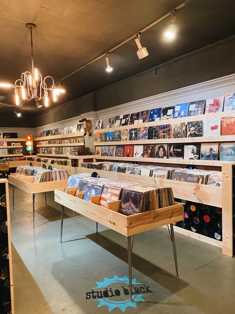 Record Shop Interior, Punk Record Store, Vinyl Record Storage Diy, Vinyl Record Room, Vinyl Cafe, Audiophile Room, Vinyl Record Crafts, Bookstore Design, Vinyl Shelf