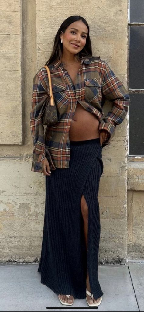 Pregnant Street Style, Maternity Street Style, Maternity Chic, Oversized Shirts, Cute Maternity Outfits, Sincerely Jules, Bump Style, Maternity Skirt, Free People Skirt