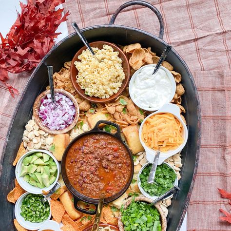 Easy Delicious Fall Chili Board for a Crowd with All the Fixings | Gathered Living | Tailgating Football Watching Superbowl Recipes Chili Board, Fall Chili, Superbowl Foods, Chili Party, Chili Dinner, Chili Bar, Chili And Cornbread, Charcuterie Inspiration, Party Food Platters