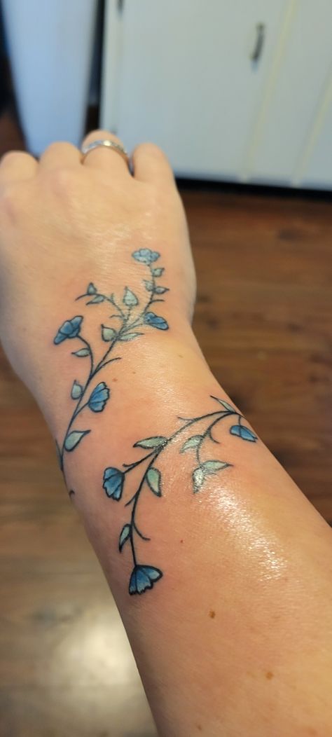 Ivy Tattoo, Ivy Vine, Green Ivy, Wrist Tattoos For Women, Get A Tattoo, Wrist Tattoos, Ivy, Flower Tattoos, Tattoo Drawings