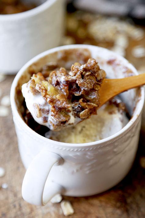 Apple Crumble Mug Cake - A sweet, chewy and fruit loaded Apple Crumble Mug Cake Recipe that tastes divine with a scoop of creamy vanilla ice cream! Ready in 15 minutes or less. Recipe, dessert, apples, ice cream, snack, treat, crumble | pickledplum.com Microwave Mug Recipes, Easy Apple Crumble, Microwave Dessert, Easy Mug Cake, Cake Apple, Mug Cake Recipe, Yoghurt Cake, Mug Recipes, Microwave Recipes